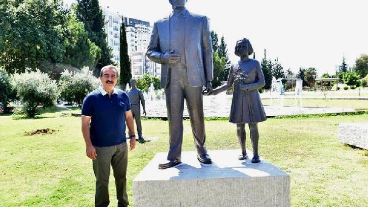 Saldırıya uğrayan Atatürk heykeli onarıldı