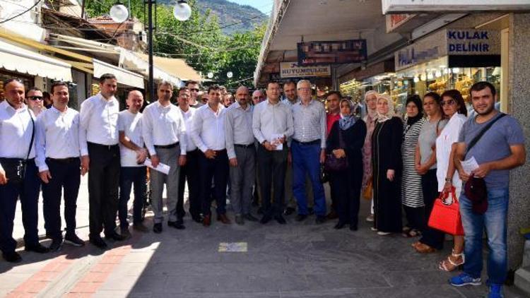 Dolar ve altın bozdurarak ABDyi protesto ettiler