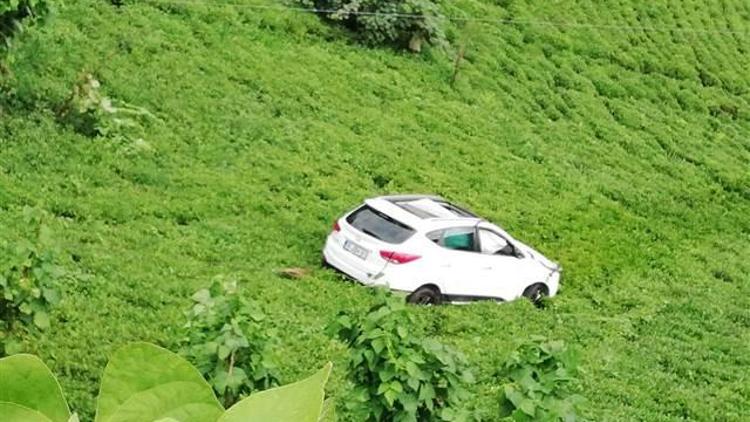 Trabzonda otomobil çay bahçesine uçtu: Bir kişi öldü