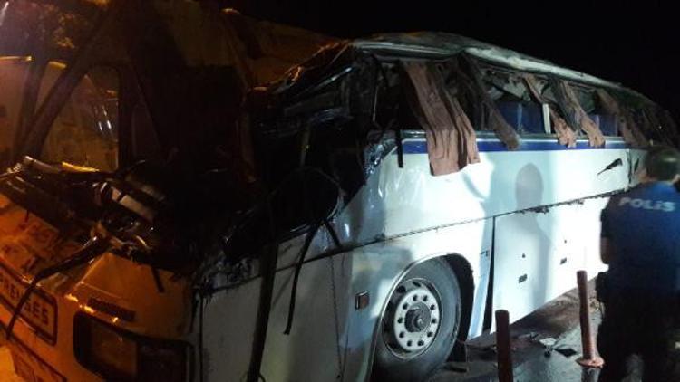 Bursada öğrencilerin bulunduğu otobüs devrildi: 1 ölü, 38 yaralı - Ek Fotoğraflar