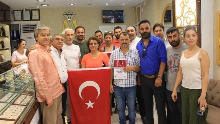 Çiğli esnafından dövize karşı Türk bayraklı kampanya