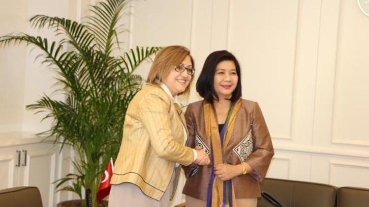 Tayland Büyükelçisinden, Fatma Şahine ziyaret