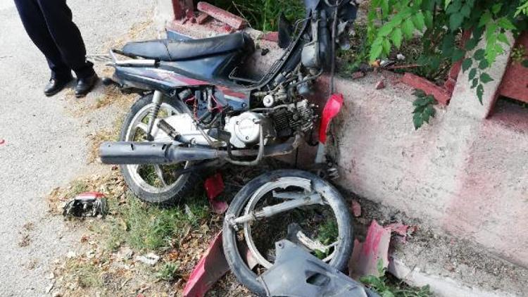 Çaldığı motosikletle kaçarken kaza yapan çocuk yaralandı