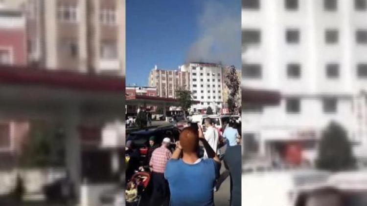Sultanbeylide hastane çatısında yangın (1)
