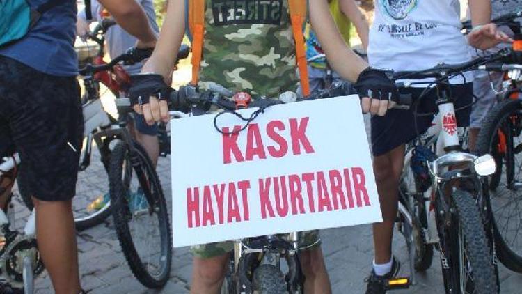 Kuran kursu öğrencileri bisiklet turu ile kask uyarısı