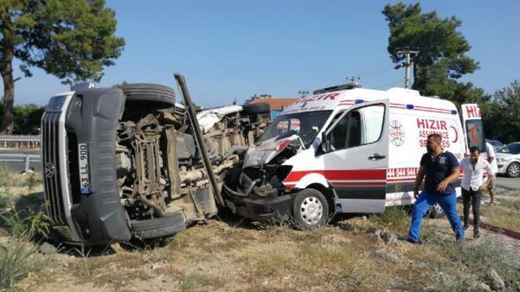 Ambulans ile tur minibüsü çarpıştı: 4ü Rus 7 yaralı