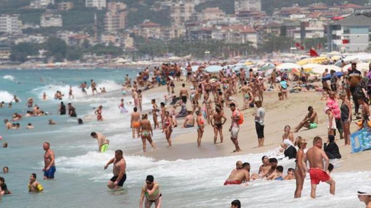 Bayramda Antalyaya 1 milyonun üzerinde tatilci