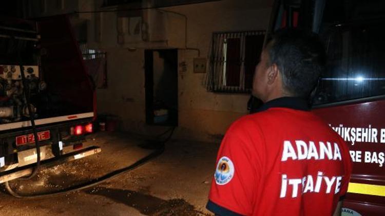 Evi ateşe verdi, boğazına dayadığı kırık cam parçasıyla intihara kalkıştı