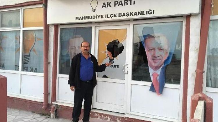 Eskişehirde Ak Parti İlçe Başkanlığı binasına taşlı saldırı