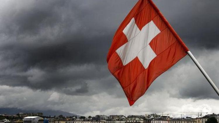 İsviçre, el sıkışmayan çifte vatandaşlık vermedi