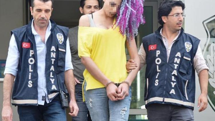 Fuhuş pazarlığı yaptığı genci pencereden attığı iddia edilen travesti tutuklandı
