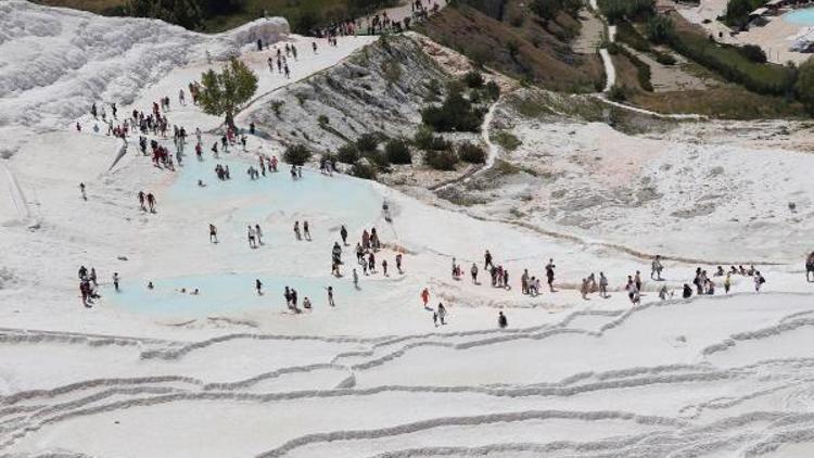 Pamukkaleye yerli turist akını