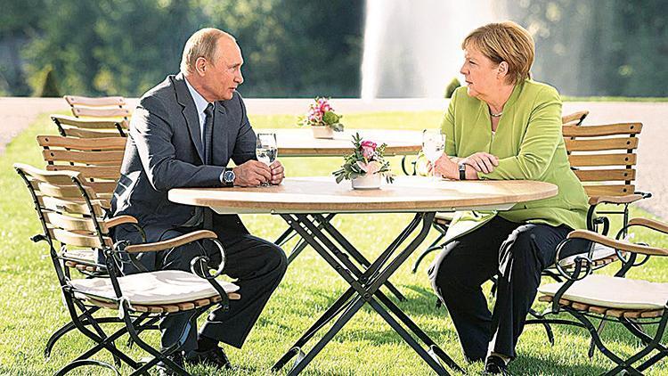Merkel ve Putin’den İdlib hassasiyeti