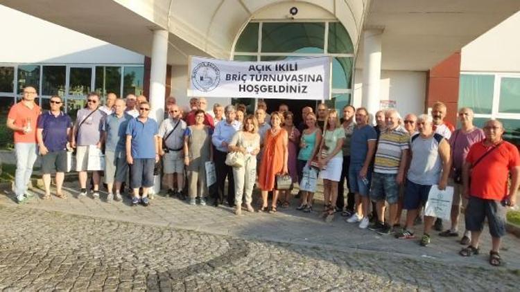 Burhaniye’de Briç Turnuvası düzenlendi