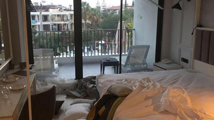 Otel odasına zarar veren turistler havalimanında yakalandı