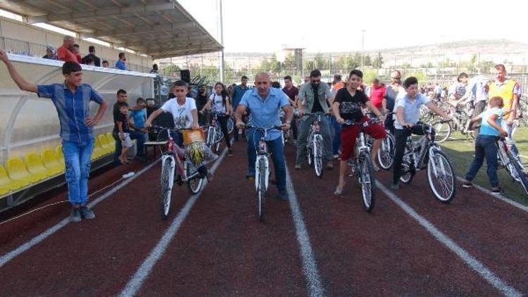 Kilis’te çocuklara bisiklet