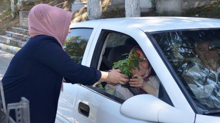 Bozüyük Asri Mezarlığında arefe günü yoğunluğu