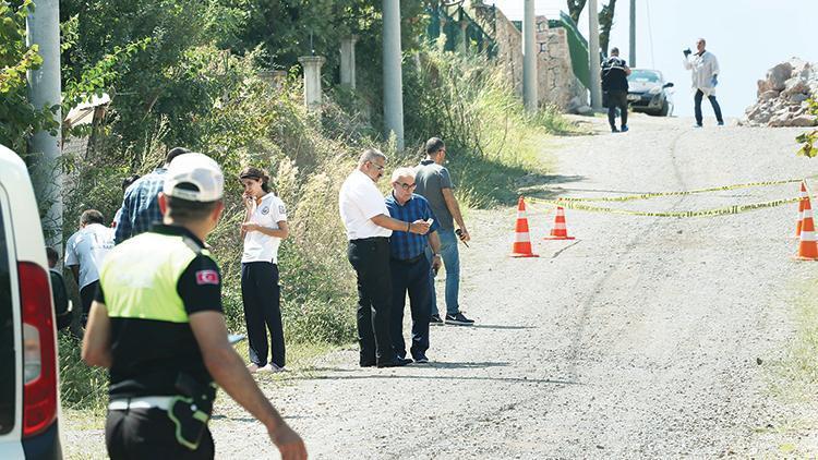 Kendi aracının altında kaldı