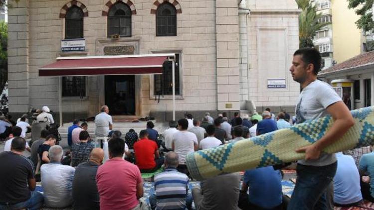 İzmirde bayram namazı yoğunluğu