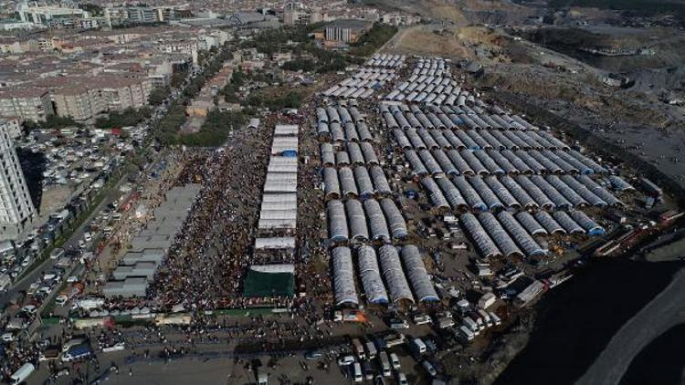 Sultangazide kurban pazarındaki yoğunluk havadan fotoğraflandı