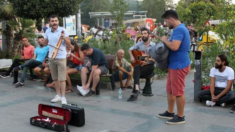 Sokak sanatçıları yeniden sokaklarda