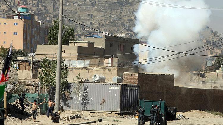 Son dakika... Afganistanda Başkanlık Sarayına canlı yayında saldırı