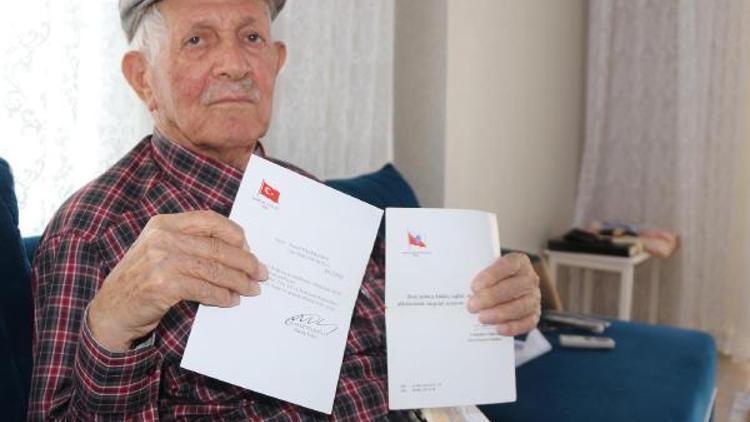 88 yaşında, 40 yıldır birlikte çalıştığı bürokratlara bayram mektubu yazıyor