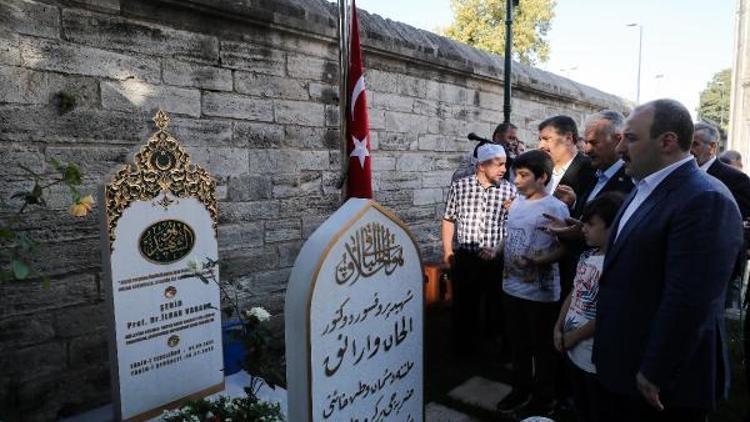 Binali Yıldırım İlhan Varankın mezarını ziyaret etti