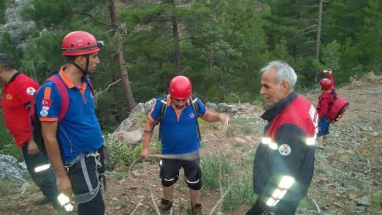 Kanyonda mahsur kalan baba ve oğlu kurtarıldı