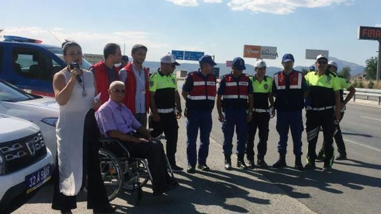 Kazada tekerlekli sandalyeye mahkum olan başkan, kuralları ihlal eden sürücüleri uyardı
