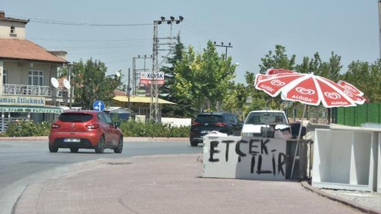 Kaldırımlarda kurban etinden kıyma çekimi