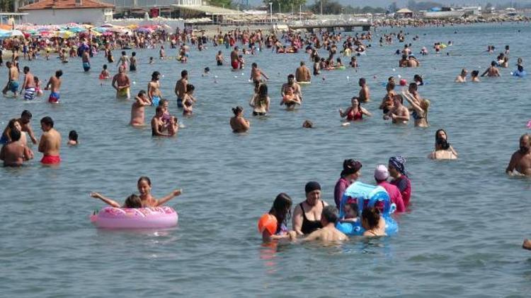 Kuzey Egeye rezervasyonsuz gelen tatilciler açıkta kaldı