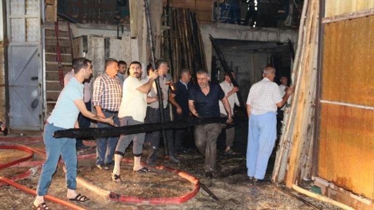 Şanlıurfa’da oduncu pazarında yangın (2)