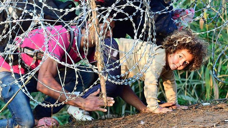 Macaristan’a ‘sığınmacıları aç bırakma taktiği’ suçlaması