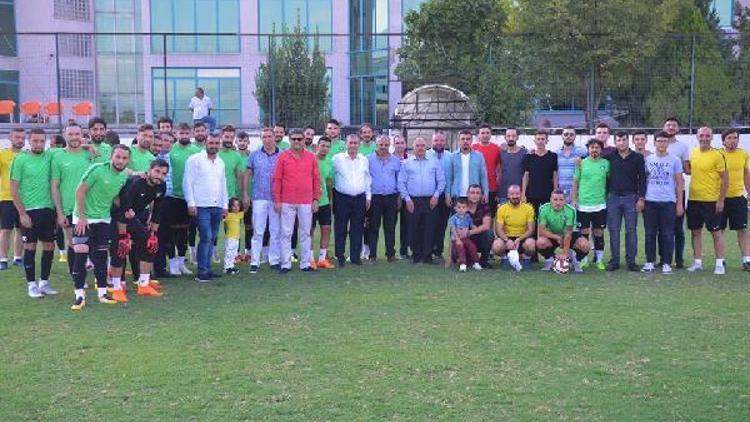 Denizlispor Başkanı Üstek, oyunculara teşekkür etti