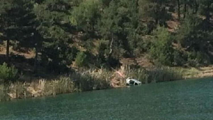 Otomobil gölete uçtu; aynı aileden 4 kişi öldü/ Ek fotoğraflar
