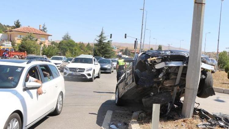 Kırıkkalede iki otomobil çarpıştı: 4 yaralı