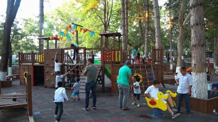 Elbiz parkına yeni çocuk oyun alanı