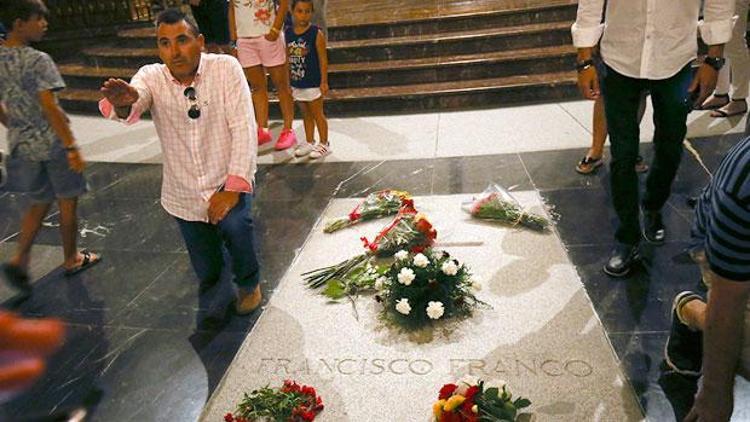 Diktatör Franco’nun kemikleri mezarından çıkarılıyor