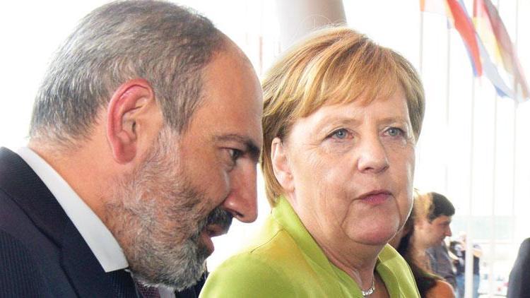 Merkel, Erivan’da ‘soykırım’ demedi