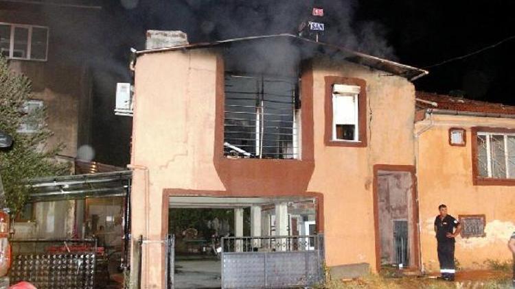 Müstakil ev, yangında kül oldu