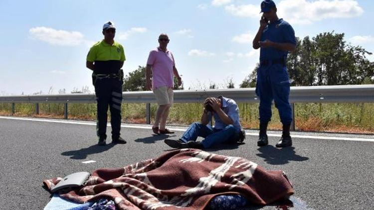 Emniyet şeridindeki araca otomobil çarptı: 2 ölü, 4 yaralı