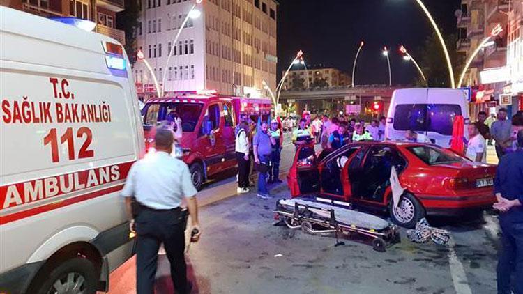 Uşak’ta otomobiller çarpıştı: 2 ölü, 6 yaralı