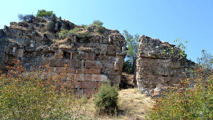 Dünyanın en eski tiyatrosu eski ihtişamına kavuşmayı bekliyor