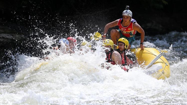 Adrenalin tutkunlarına Melen’de rafting