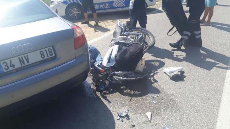 Otomobile çarpan motosikletli öldü