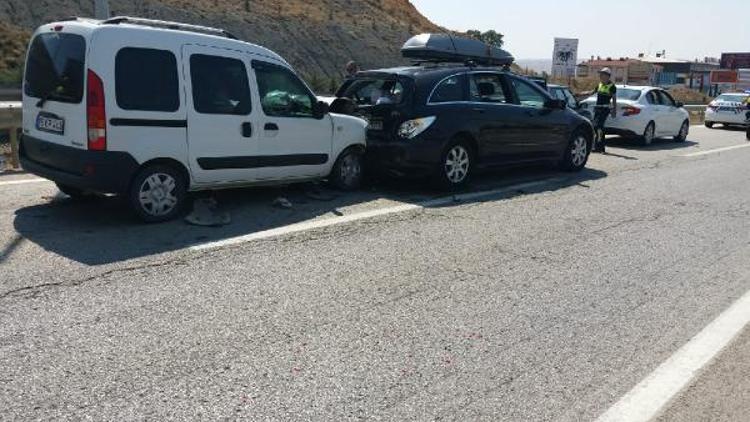 Kırıkkalede zincirleme trafik kazası: 8 yaralı