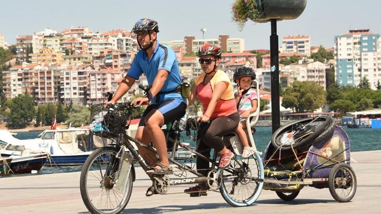 Öğretmen çift, 4 yaşındaki kızlarıyla 1500 kilometre pedal çevirdi