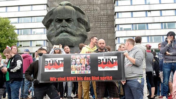 Chemnitz’in bütün ırkçıları Marx’ın önünde toplandı