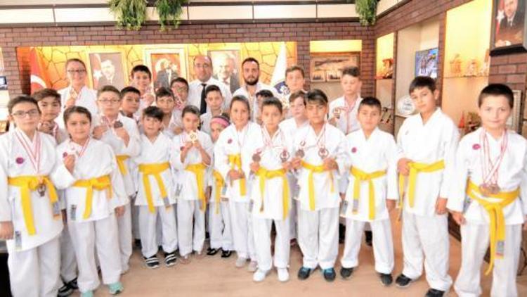 Karatecilerden başkana teşekkür ziyareti
